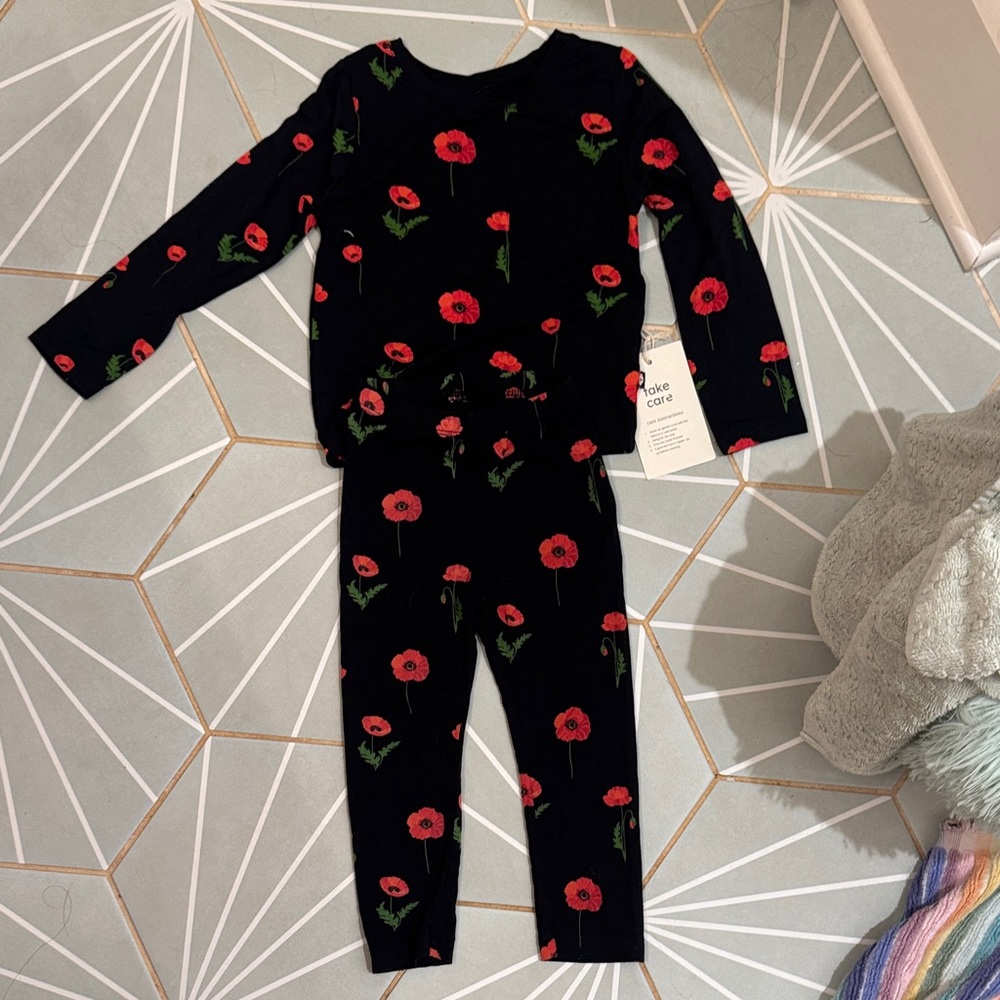 Kyte BABY NWT SZ 2T Black with Red Poppy Floral Pajama Set